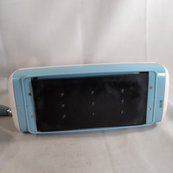 Cricut Cuttlebug Die Cutting Embosing Machine Folding White Blue Crank Manual - Picture 11 of 14